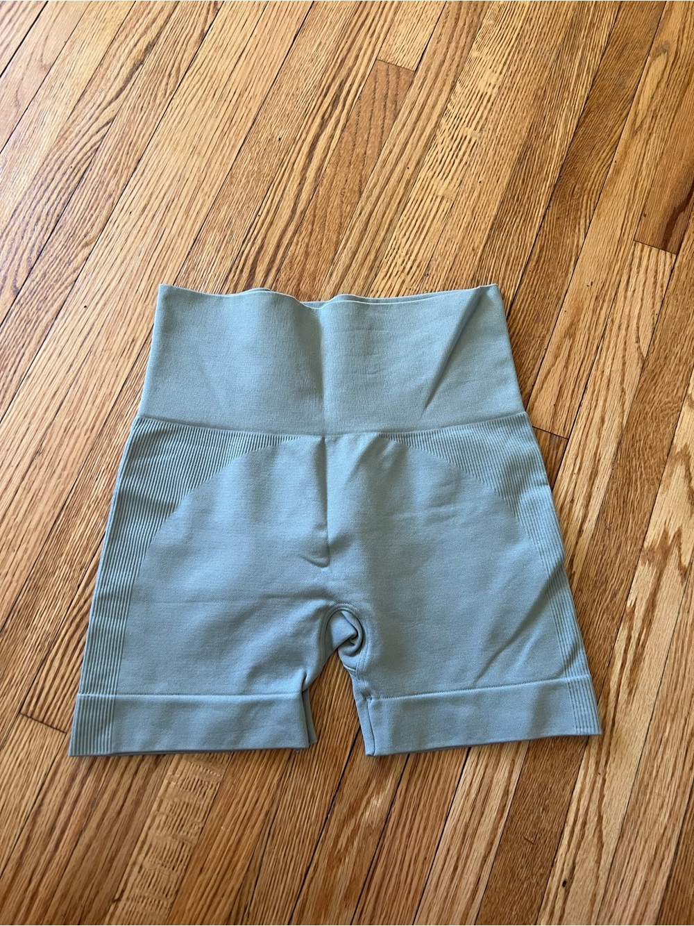 Set active green shorts